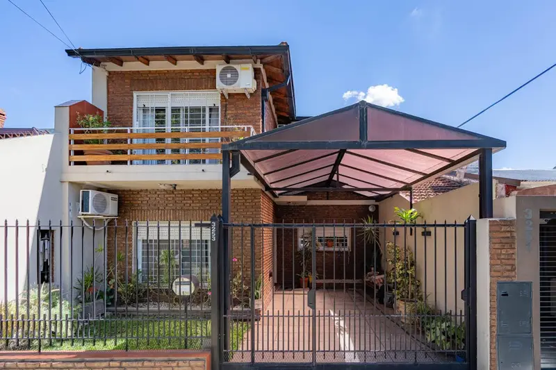 Casa en venta · Villa Luzuriaga, La Matanza, GBA Oeste, Provincia de Buenos Aires Casa en venta · Villa Luzuriaga, La Matanza, GBA Oeste, Provincia de Buenos Aires