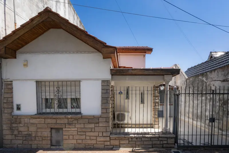 Casa en venta · Ramos Mejia, La Matanza, GBA Oeste, Provincia de Buenos Aires Casa en venta · Ramos Mejia, La Matanza, GBA Oeste, Provincia de Buenos Aires