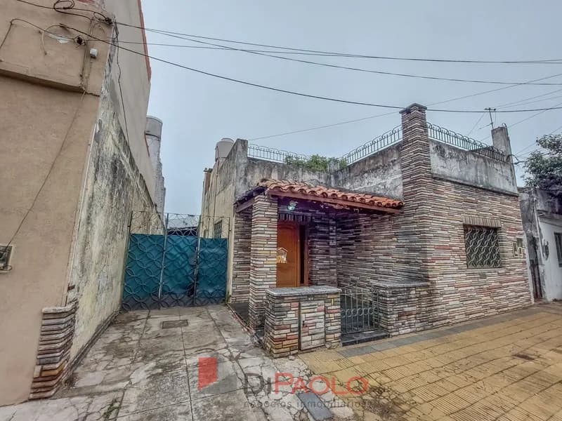 Casa en venta · Caseros, Tres de Febrero, GBA Oeste, Provincia de Buenos Aires Casa en venta · Caseros, Tres de Febrero, GBA Oeste, Provincia de Buenos Aires
