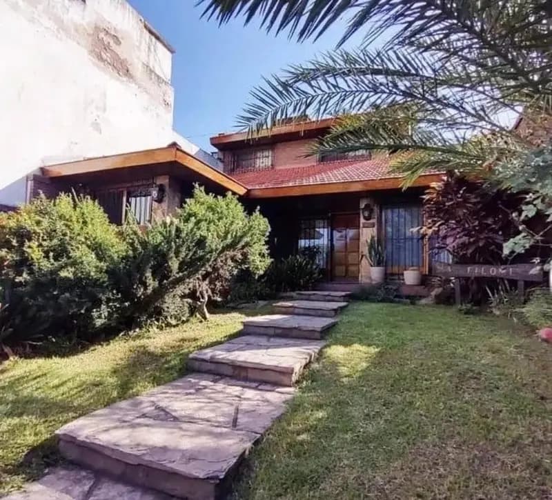 Casa en venta · Lomas del Mirador, La Matanza, GBA Oeste, Provincia de Buenos Aires Casa en venta · Lomas del Mirador, La Matanza, GBA Oeste, Provincia de Buenos Aires