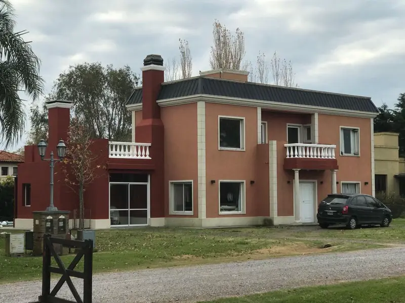 Casa en venta · Luján, GBA Oeste, Provincia de Buenos Aires Casa en venta · Luján, GBA Oeste, Provincia de Buenos Aires