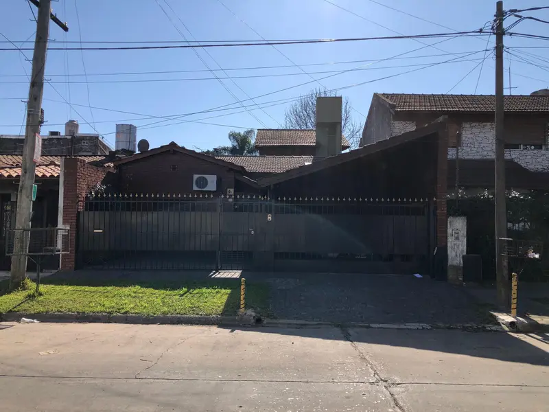 Casa en venta · Villa Sarmiento, Morón, GBA Oeste, Provincia de Buenos Aires Casa en venta · Villa Sarmiento, Morón, GBA Oeste, Provincia de Buenos Aires