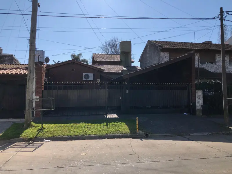 Casa en venta · Villa Sarmiento, Morón, GBA Oeste, Provincia de Buenos Aires Casa en venta · Villa Sarmiento, Morón, GBA Oeste, Provincia de Buenos Aires