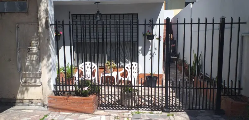 Casa en venta · Villa Luzuriaga, La Matanza, GBA Oeste, Provincia de Buenos Aires Casa en venta · Villa Luzuriaga, La Matanza, GBA Oeste, Provincia de Buenos Aires