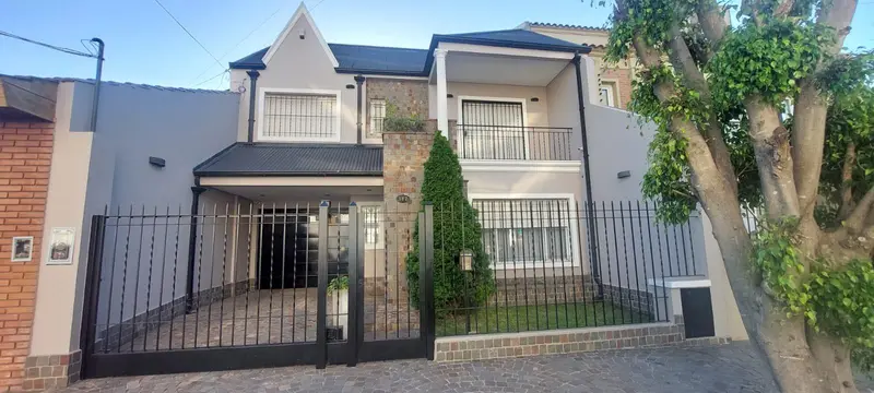 Casa en venta · Ramos Mejia, La Matanza, GBA Oeste, Provincia de Buenos Aires Casa en venta · Ramos Mejia, La Matanza, GBA Oeste, Provincia de Buenos Aires