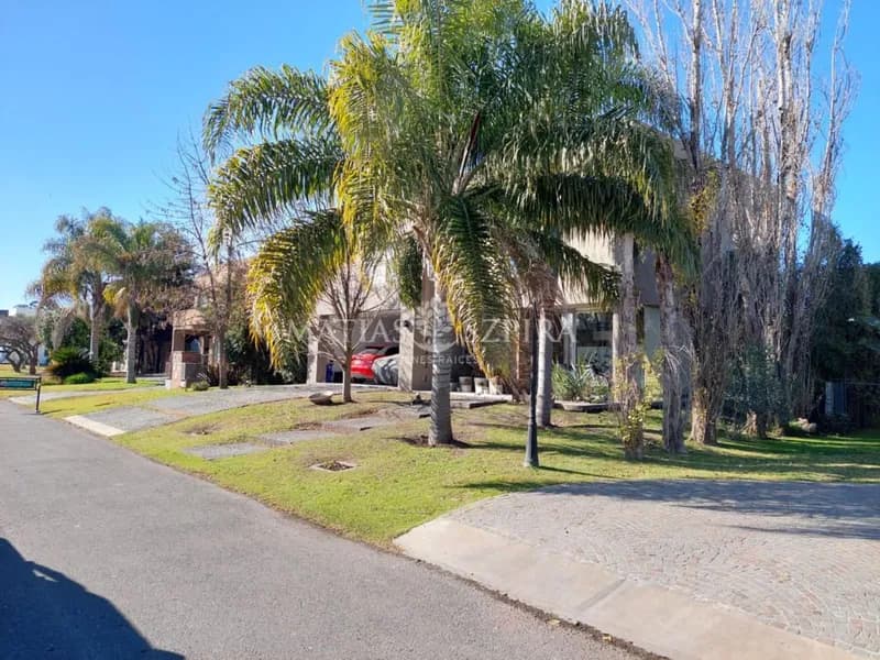 Casa en venta · Altos del Sol, Ituzaingó, GBA Oeste, Provincia de Buenos Aires Casa en venta · Altos del Sol, Ituzaingó, GBA Oeste, Provincia de Buenos Aires