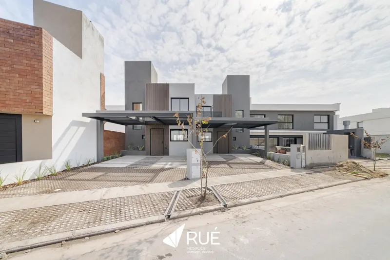 Casa en venta · Lomas de Manantiales, Córdoba Capital, Córdoba Casa en venta · Lomas de Manantiales, Córdoba Capital, Córdoba