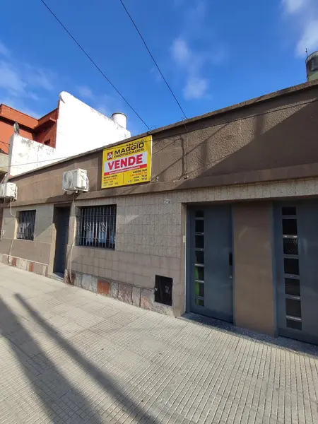Casa en venta · Lomas del Mirador, La Matanza, GBA Oeste, Provincia de Buenos Aires Casa en venta · Lomas del Mirador, La Matanza, GBA Oeste, Provincia de Buenos Aires