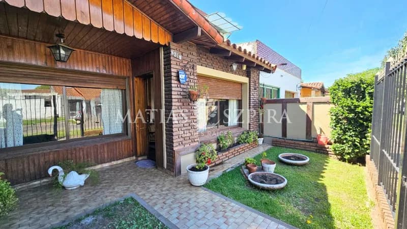 Casa en venta · Castelar Norte, Castelar, Morón, GBA Oeste, Provincia de Buenos Aires Casa en venta · Castelar Norte, Castelar, Morón, GBA Oeste, Provincia de Buenos Aires