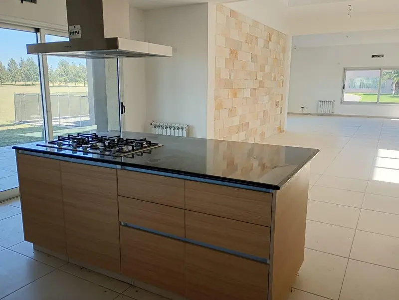 Casa en venta · Ezeiza, GBA Sur, Provincia de Buenos Aires Casa en venta · Ezeiza, GBA Sur, Provincia de Buenos Aires