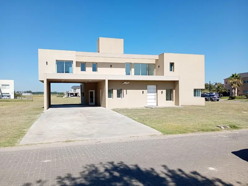 Casa en venta · Ezeiza, GBA Sur, Provincia de Buenos Aires Casa en venta · Ezeiza, GBA Sur, Provincia de Buenos Aires