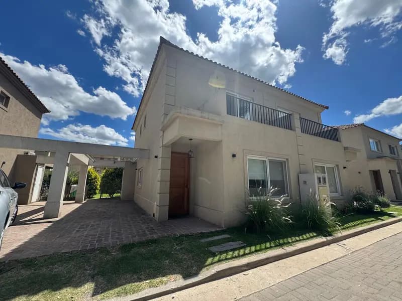 Casa en venta · Saravi Village, Pilar, GBA Norte, Provincia de Buenos Aires Casa en venta · Saravi Village, Pilar, GBA Norte, Provincia de Buenos Aires
