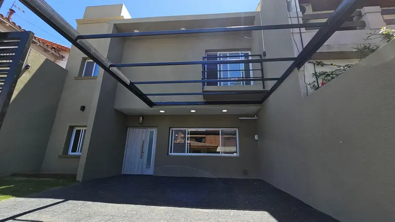 Casa en venta · Castelar, Morón, GBA Oeste, Provincia de Buenos Aires Casa en venta · Castelar, Morón, GBA Oeste, Provincia de Buenos Aires