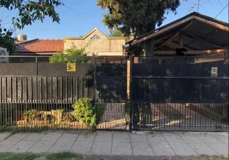 Casa en venta · Barrio Parque Leloir, Ituzaingó, GBA Oeste, Provincia de Buenos Aires Casa en venta · Barrio Parque Leloir, Ituzaingó, GBA Oeste, Provincia de Buenos Aires