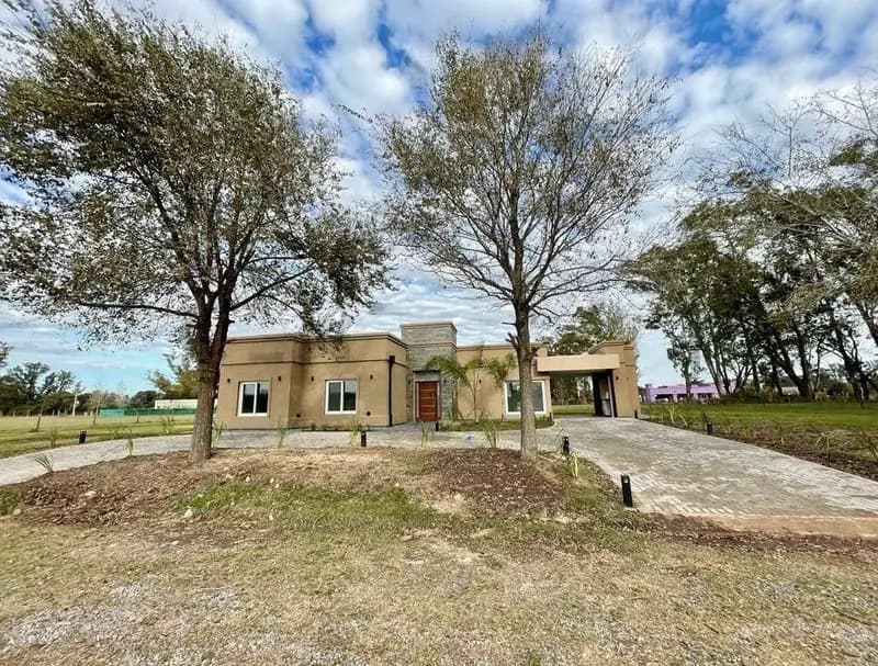 Casa en venta · Luján, GBA Oeste, Provincia de Buenos Aires Casa en venta · Luján, GBA Oeste, Provincia de Buenos Aires
