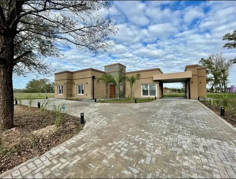 Casa en venta · Luján, GBA Oeste, Provincia de Buenos Aires Casa en venta · Luján, GBA Oeste, Provincia de Buenos Aires