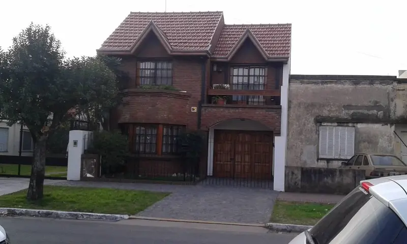 Casa en venta · Quilmes, GBA Sur, Provincia de Buenos Aires Casa en venta · Quilmes, GBA Sur, Provincia de Buenos Aires