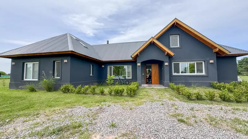Casa en venta · Everlinks Golf & Country Club, Luján, GBA Oeste, Provincia de Buenos Aires Casa en venta · Everlinks Golf & Country Club, Luján, GBA Oeste, Provincia de Buenos Aires