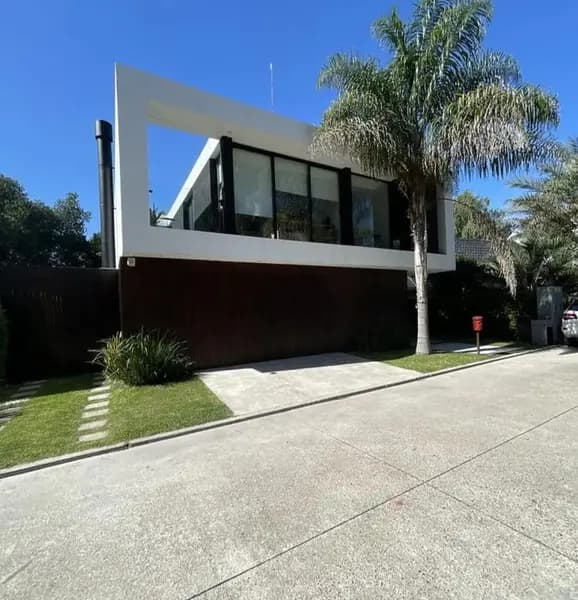 Casa en venta · Villa Gobernador Udaondo, Ituzaingó, GBA Oeste, Provincia de Buenos Aires Casa en venta · Villa Gobernador Udaondo, Ituzaingó, GBA Oeste, Provincia de Buenos Aires