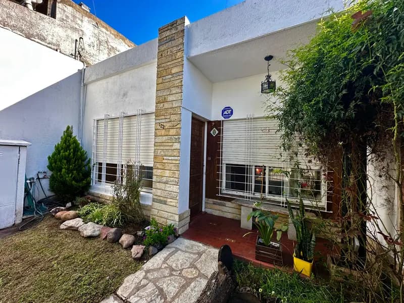 Casa en venta · Villa Luzuriaga, La Matanza, GBA Oeste, Provincia de Buenos Aires Casa en venta · Villa Luzuriaga, La Matanza, GBA Oeste, Provincia de Buenos Aires