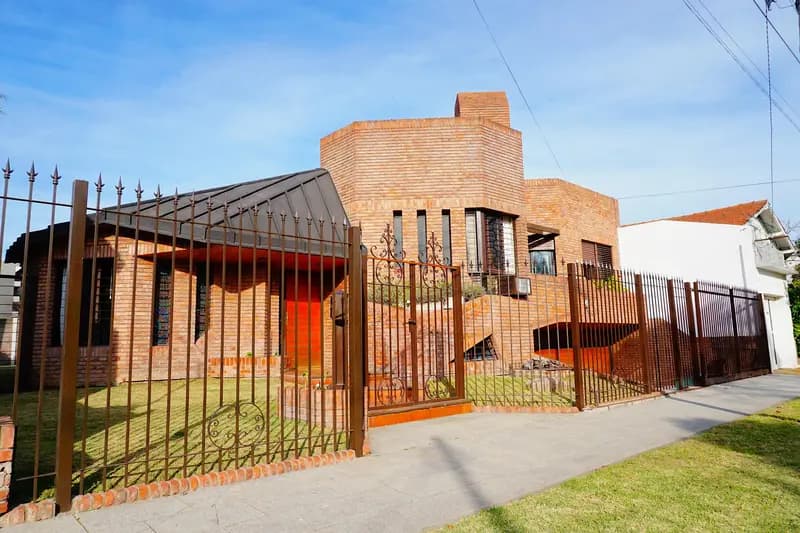 Casa en venta · Castelar, Morón, GBA Oeste, Provincia de Buenos Aires Casa en venta · Castelar, Morón, GBA Oeste, Provincia de Buenos Aires