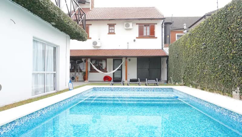 Casa en venta · Castelar, Morón, GBA Oeste, Provincia de Buenos Aires Casa en venta · Castelar, Morón, GBA Oeste, Provincia de Buenos Aires