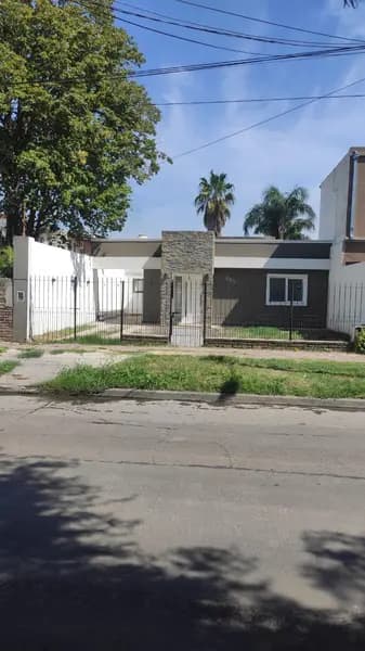 Casa en venta · Ituzaingó Norte, Ituzaingó, GBA Oeste, Provincia de Buenos Aires Casa en venta · Ituzaingó Norte, Ituzaingó, GBA Oeste, Provincia de Buenos Aires