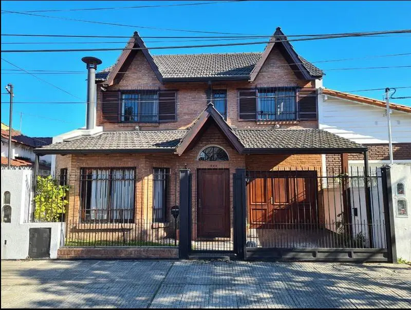 Casa en venta · Castelar, Morón, GBA Oeste, Provincia de Buenos Aires Casa en venta · Castelar, Morón, GBA Oeste, Provincia de Buenos Aires
