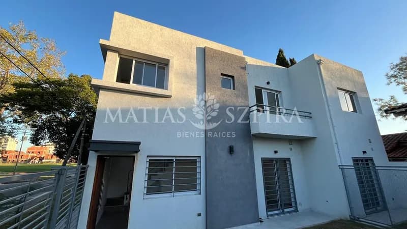 Casa en venta · Castelar, Morón, GBA Oeste, Provincia de Buenos Aires Casa en venta · Castelar, Morón, GBA Oeste, Provincia de Buenos Aires