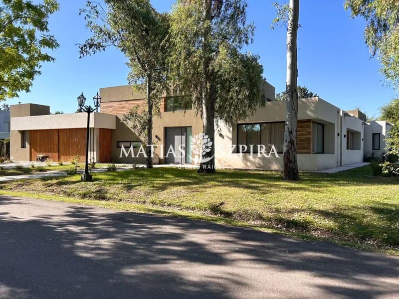 Casa en venta · La Cesarina, General Rodriguez, GBA Oeste, Provincia de Buenos Aires Casa en venta · La Cesarina, General Rodriguez, GBA Oeste, Provincia de Buenos Aires