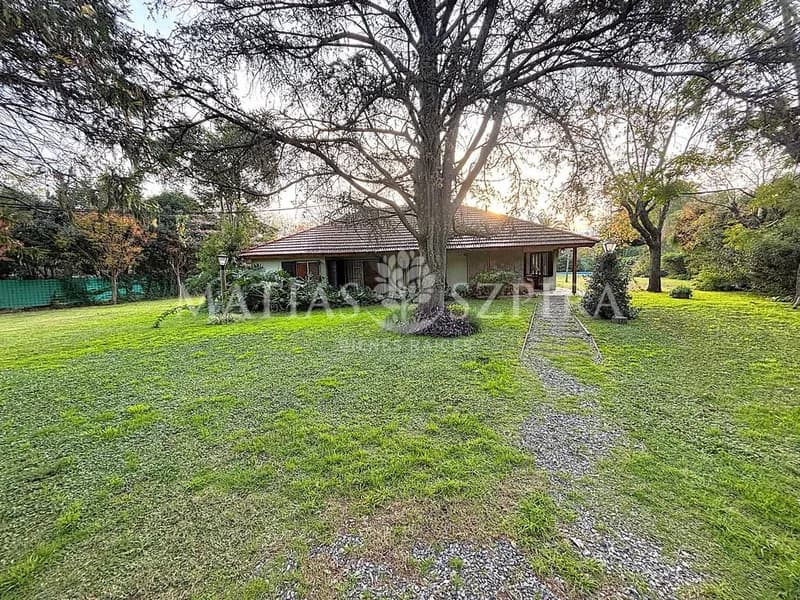 Casa en venta · Barrio Parque Leloir, Ituzaingó, GBA Oeste, Provincia de Buenos Aires Casa en venta · Barrio Parque Leloir, Ituzaingó, GBA Oeste, Provincia de Buenos Aires
