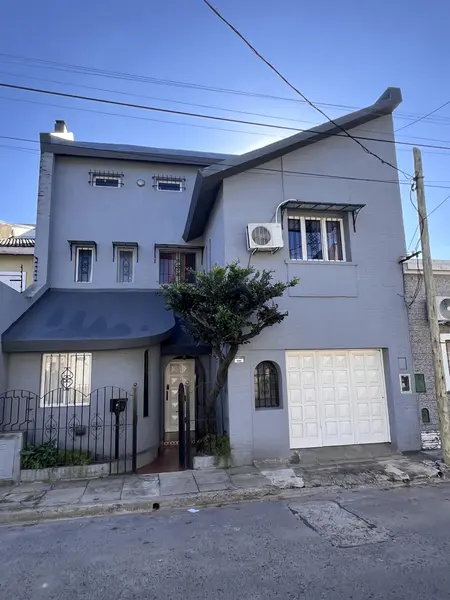Casa en venta · Villa Sarmiento, Morón, GBA Oeste, Provincia de Buenos Aires Casa en venta · Villa Sarmiento, Morón, GBA Oeste, Provincia de Buenos Aires